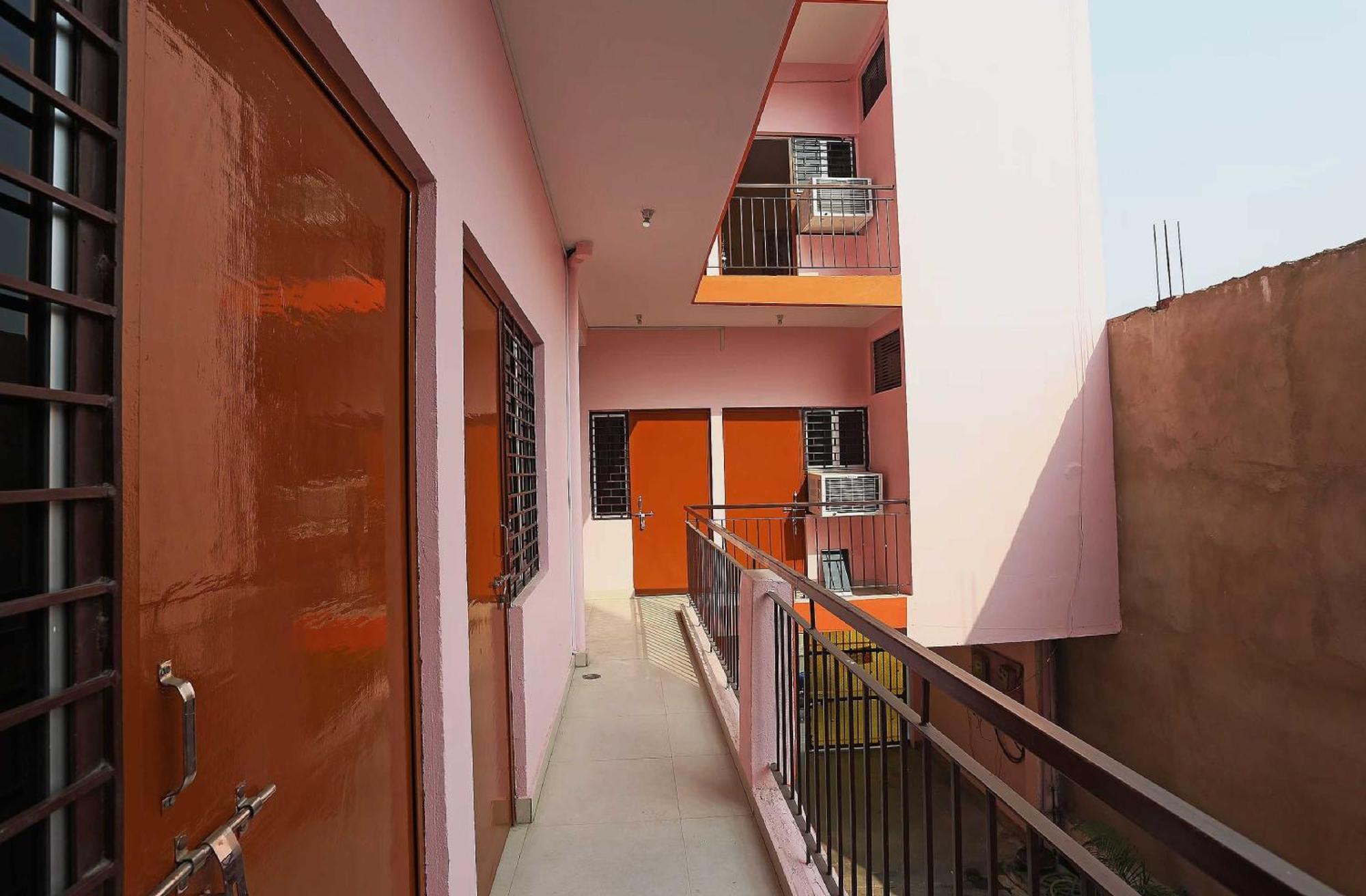 Hotel O Shree Shree Guest House Rāmnagar Dış mekan fotoğraf